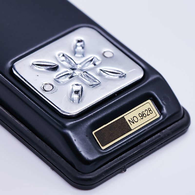 Agrafeuse durable de nouveau design EAGLE : compacte et classique pour une utilisation scolaire et de bureau 9628